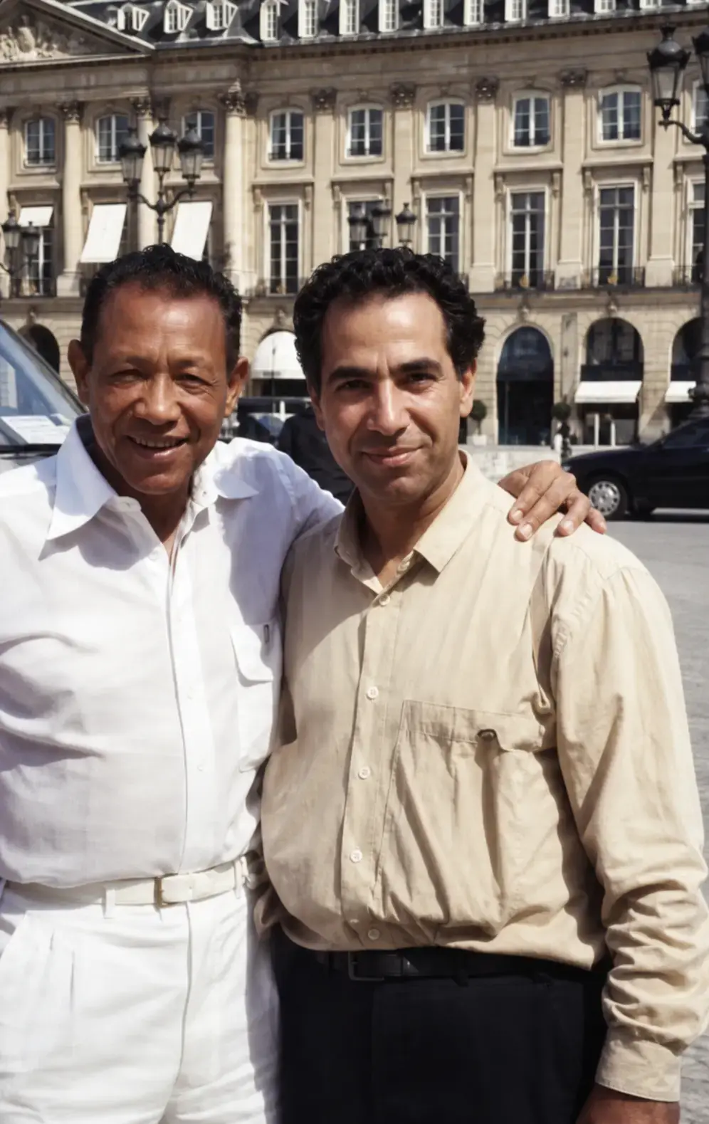 M. Henri Salvador avec le dirigeant d’InnovDécor SARL place Vendôme