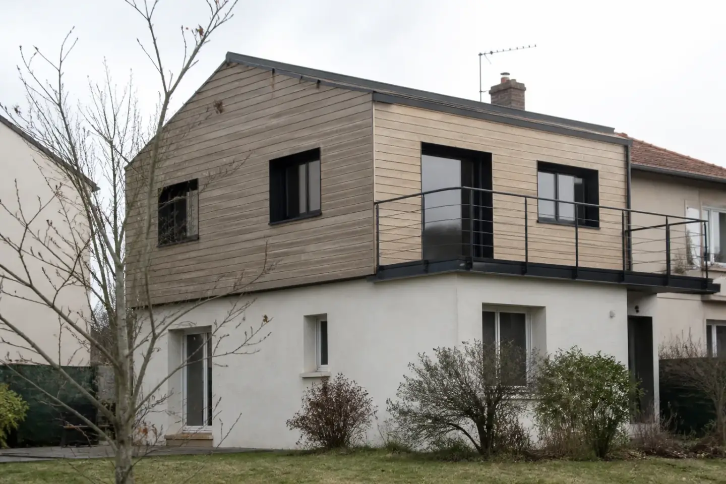 Surélévation de maison en ossature bois avec terrasse